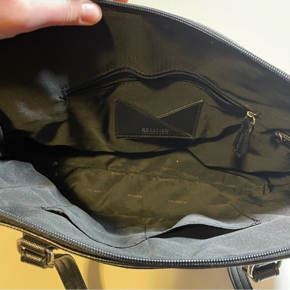 Kenneth Cole Reaction Black Zipper Purse - Picture 2 of 9